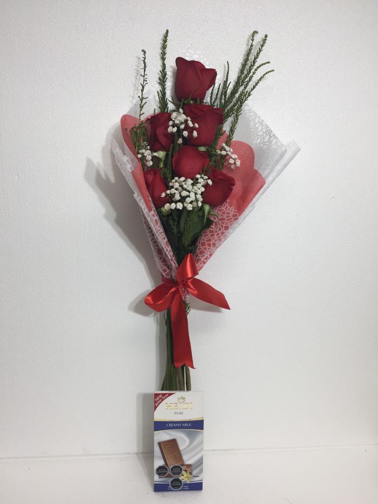 Ramo de 06 Rosas m�s Tableta de Chocolate de Leche 80 Grs